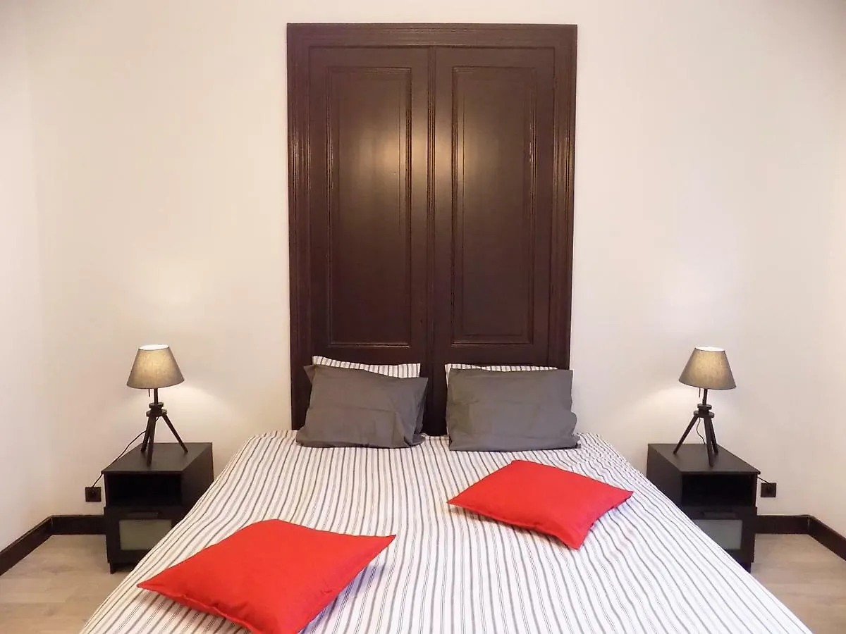 Maison Roosevelt - Charleroi Airport - Ideal Families 0*,  Belgio
