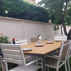https://maison-en-rez-de-chausseejardin-tres-bien-situee.fr-provencehotel.com
