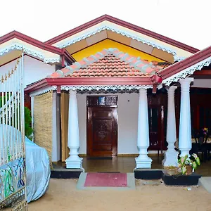 lakshmi-family-villa.kandyhotelsnow.com/